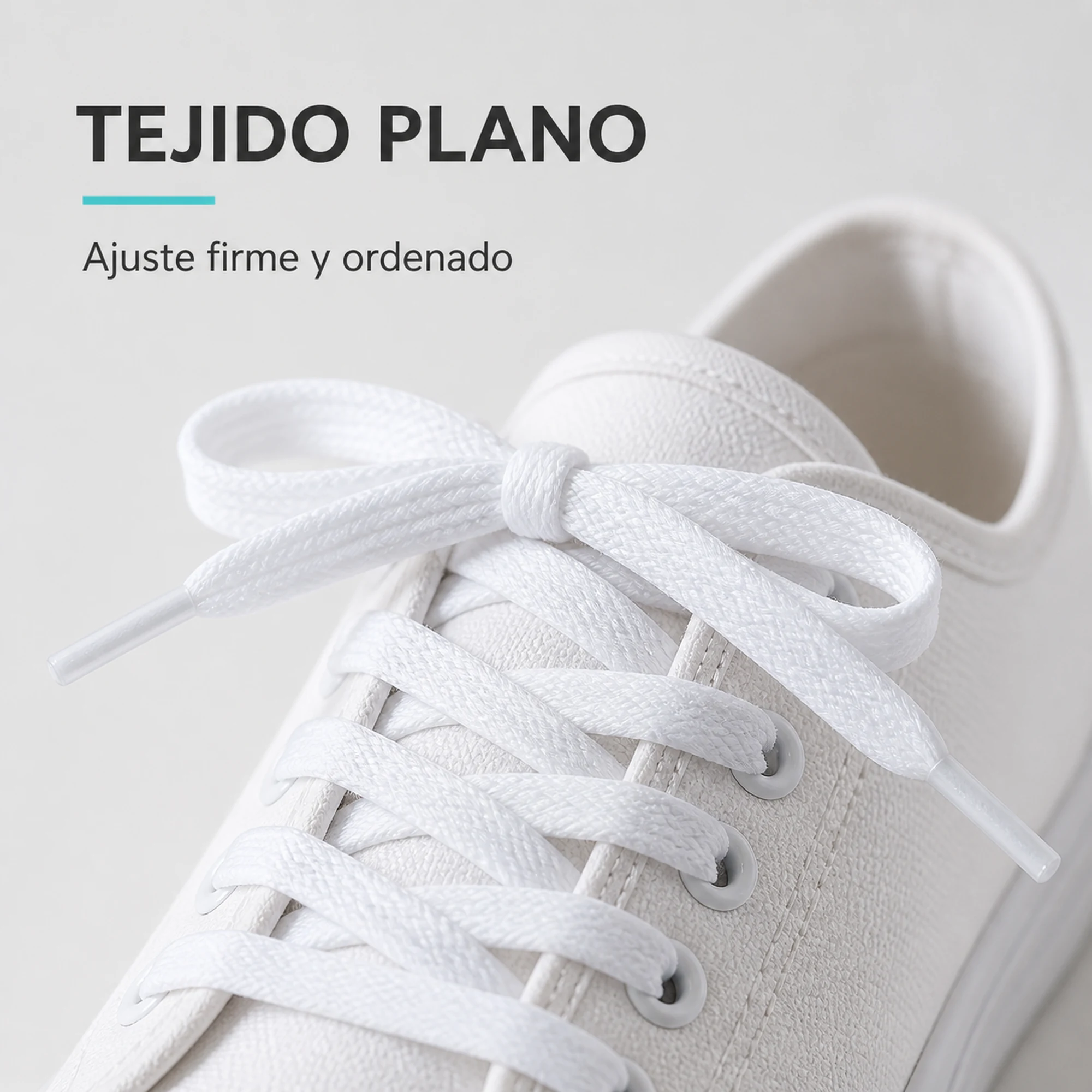 Cordones planos blancos atados en zapatilla con ajuste ordenado