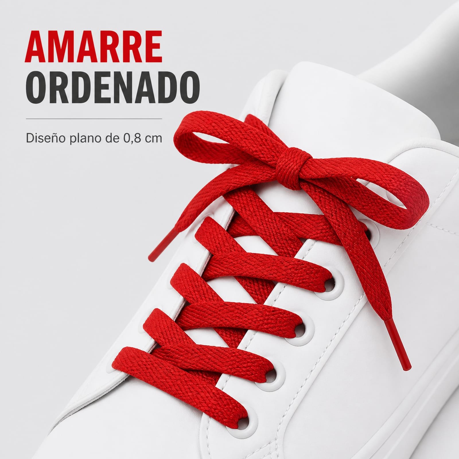 Cordones planos rojos con amarre ordenado en zapatilla blanca