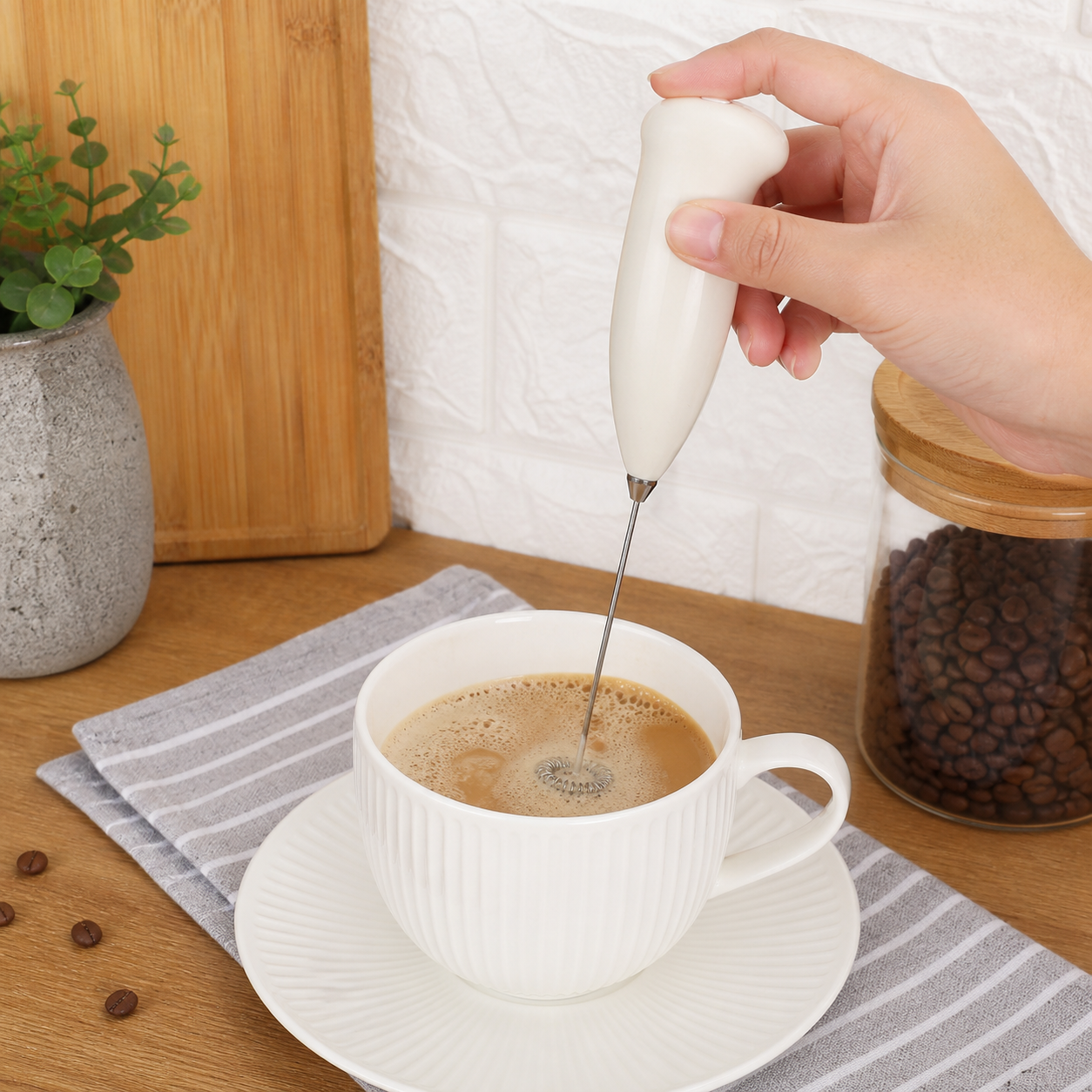 Espumador Manual de Leche para Café con Batidor de Resorte, 21,5 cm - Imagen 7