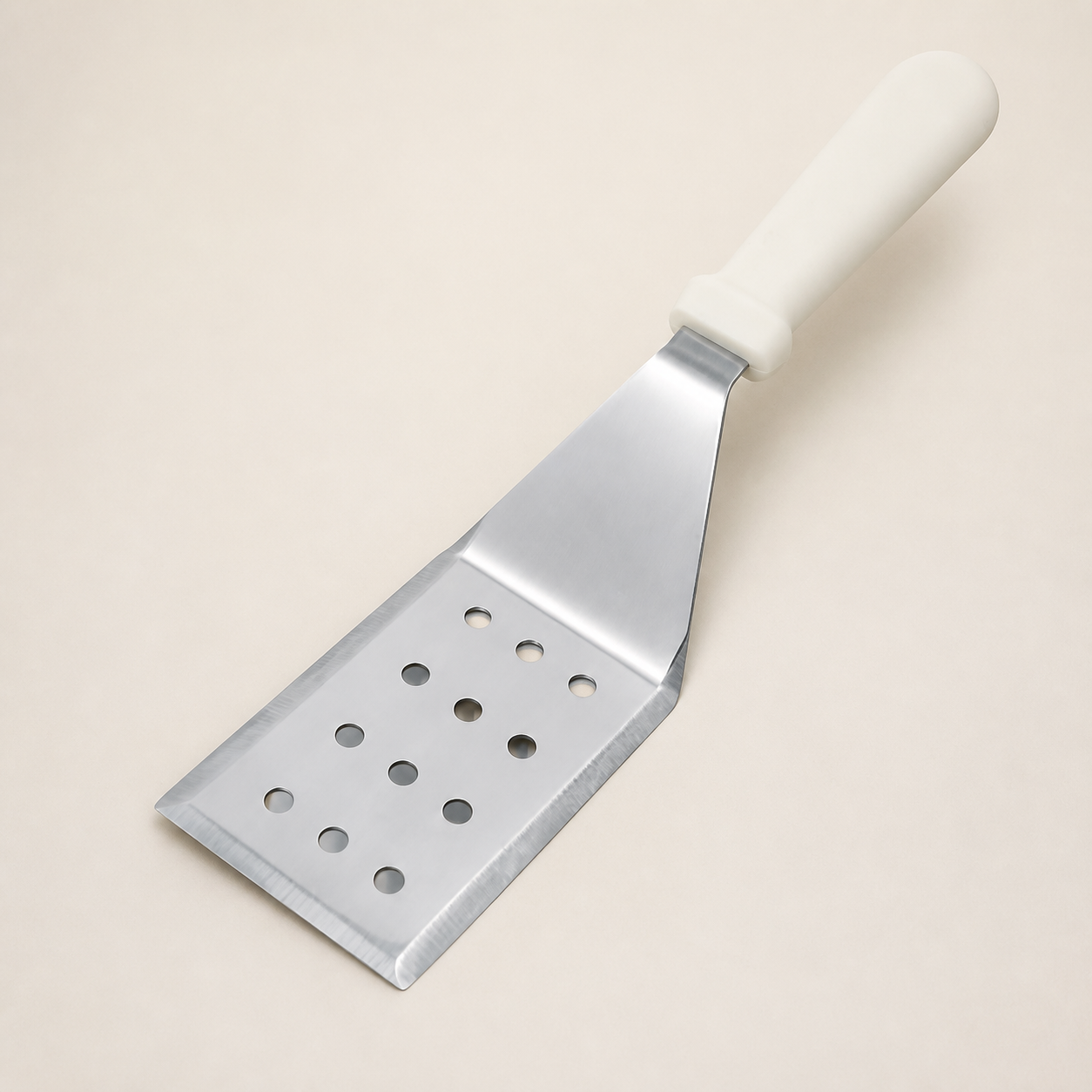 Espátula ancha perforada para cocina, hoja metálica y mango blanco, 30 cm