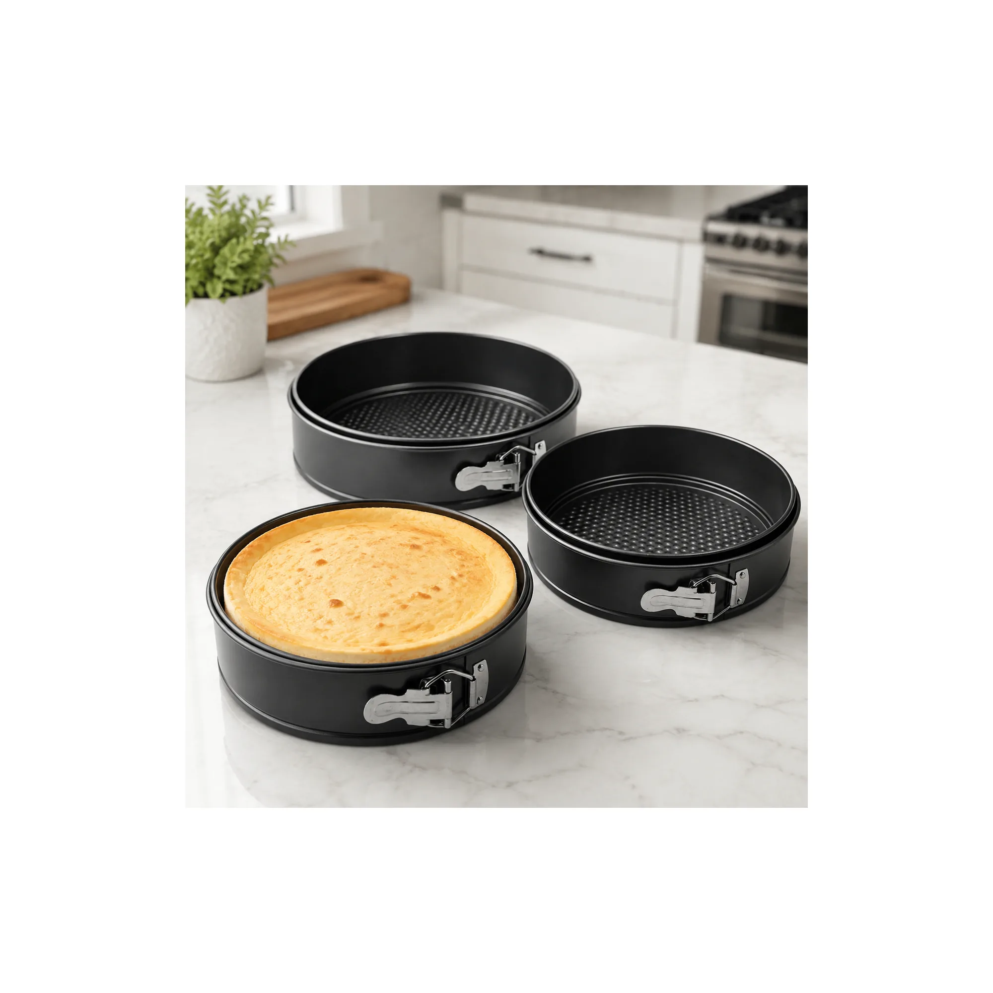 Molde redondo pequeño con cheesecake horneado