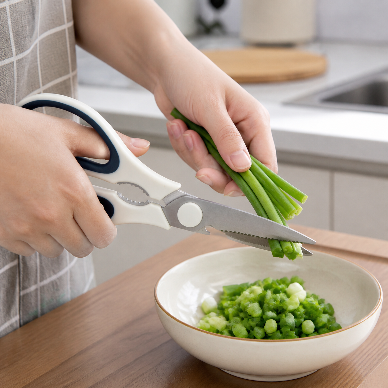 Tijeras de cocina multiuso con hojas metálicas y agarre antideslizante, 17 cm - Imagen 4