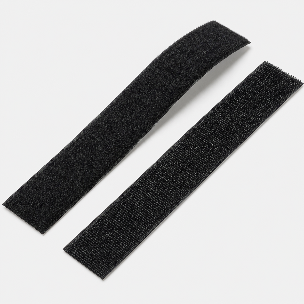 Dos tiras de velcro negro de 3 x 70 cm en vista angular