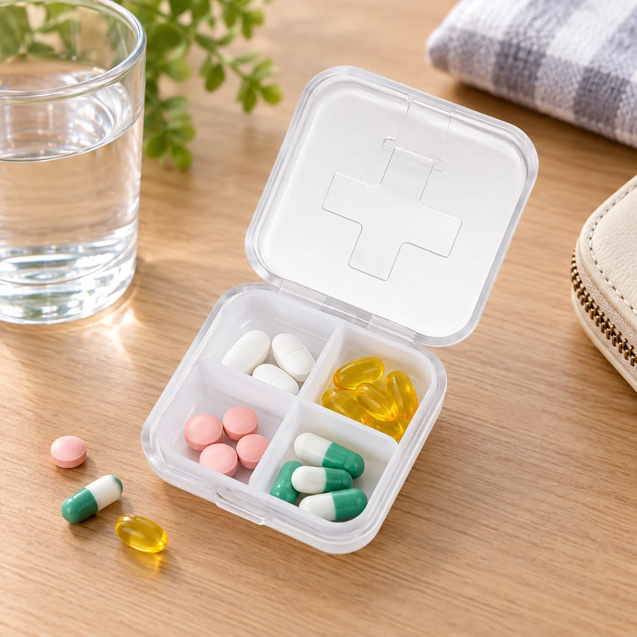 Pastillero de 4 compartimentos blanco, organizador de medicamentos, SKU 15866 - Imagen 8